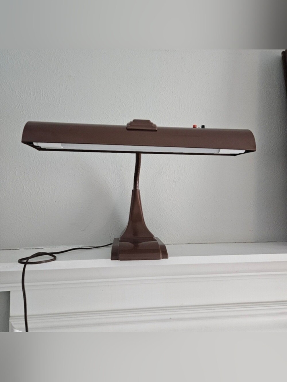 Vintage Art Specialty Co. Chicago MCM Brown Gooseneck Bankers/Student Desk Lamp